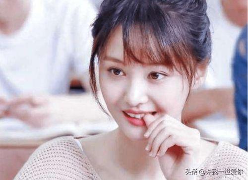 娱乐吃瓜小妹子